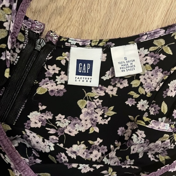 Gorgeous VTG 90’s/Y2K Gap 100% Rayon Floral Black Purple Zip Back Dress Small - Picture 4 of 5